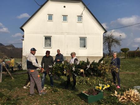 V Sedražu butara velikanka ter veliko jajce 2